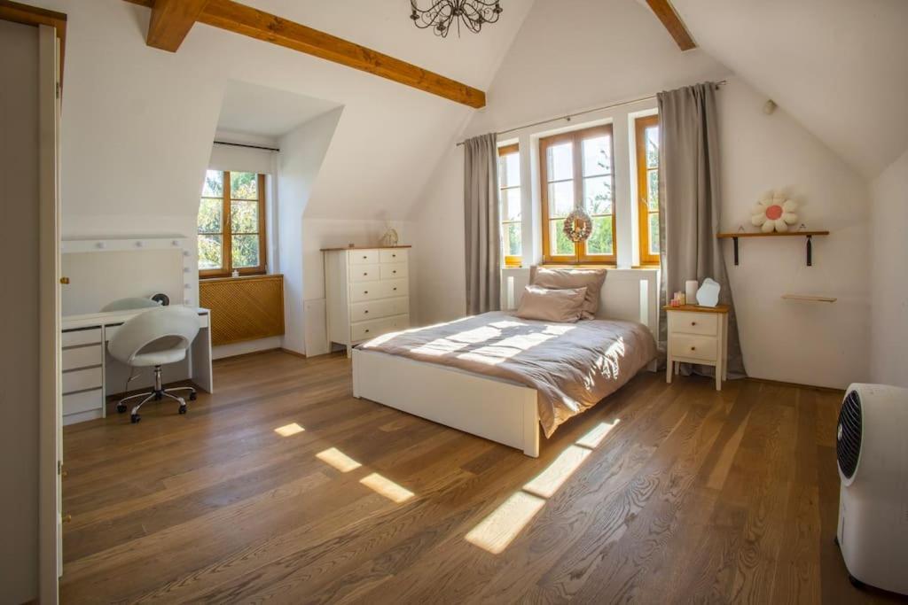 7 Bedroom Secluded Villa Close To Prague Říčany Exterior foto